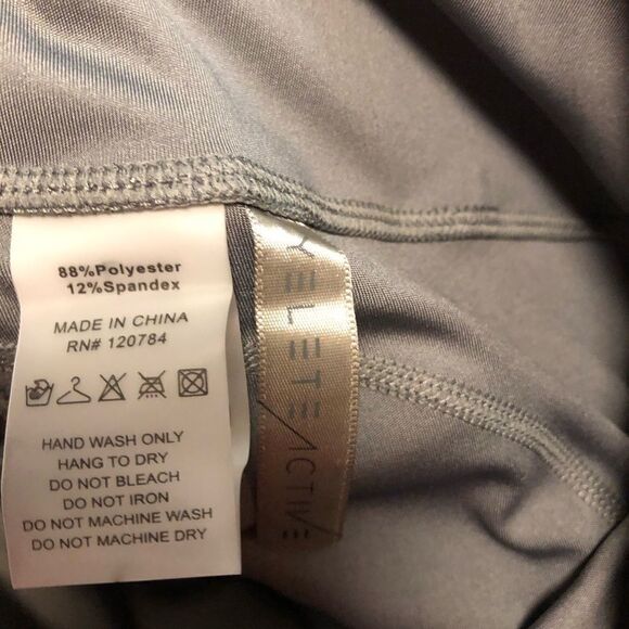 𝅺YELETE work out  Capri leggings - Picture 5 of 5